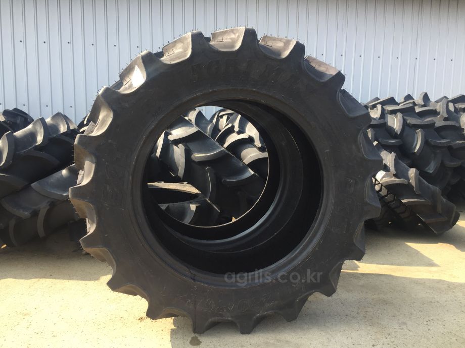 BKT 트랙터용 타이어 <b>11.2-24</b>(래디얼일반 280/85 R24) 사진1