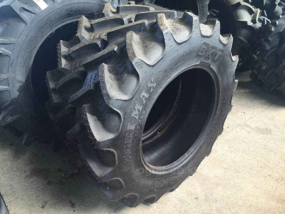 BKT 트랙터용 타이어 <b>12.4-24</b>(래디얼일반 320/85 R24) 사진1