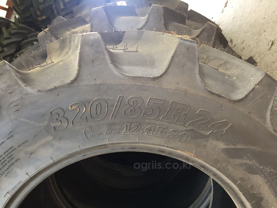 BKT 트랙터용 타이어 <b>12.4-24</b>(래디얼일반 320/85 R24) 사진2
