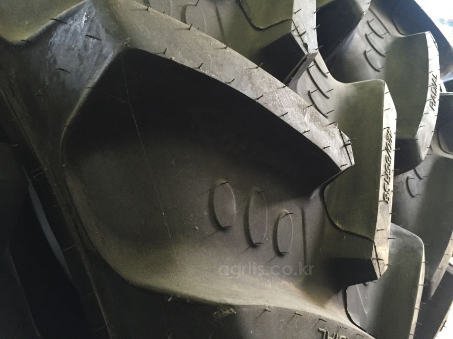 BKT <b>트랙터</b>용 <b>타이어</b> 16.9-38(래디얼일반 420/85 R38) 사진2