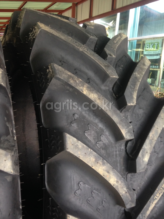 BKT <b>트랙터</b>용 타이어 18.4-38(래디얼초광폭 <b>60</b>0/65 R38) 사진2