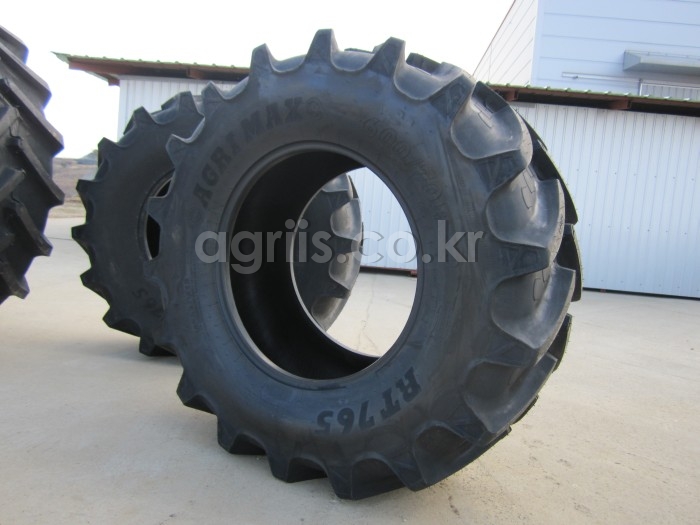 BKT 트랙터용 타이어 <b>16.9-30</b>(래디얼극광폭 600/70 R30) 사진2