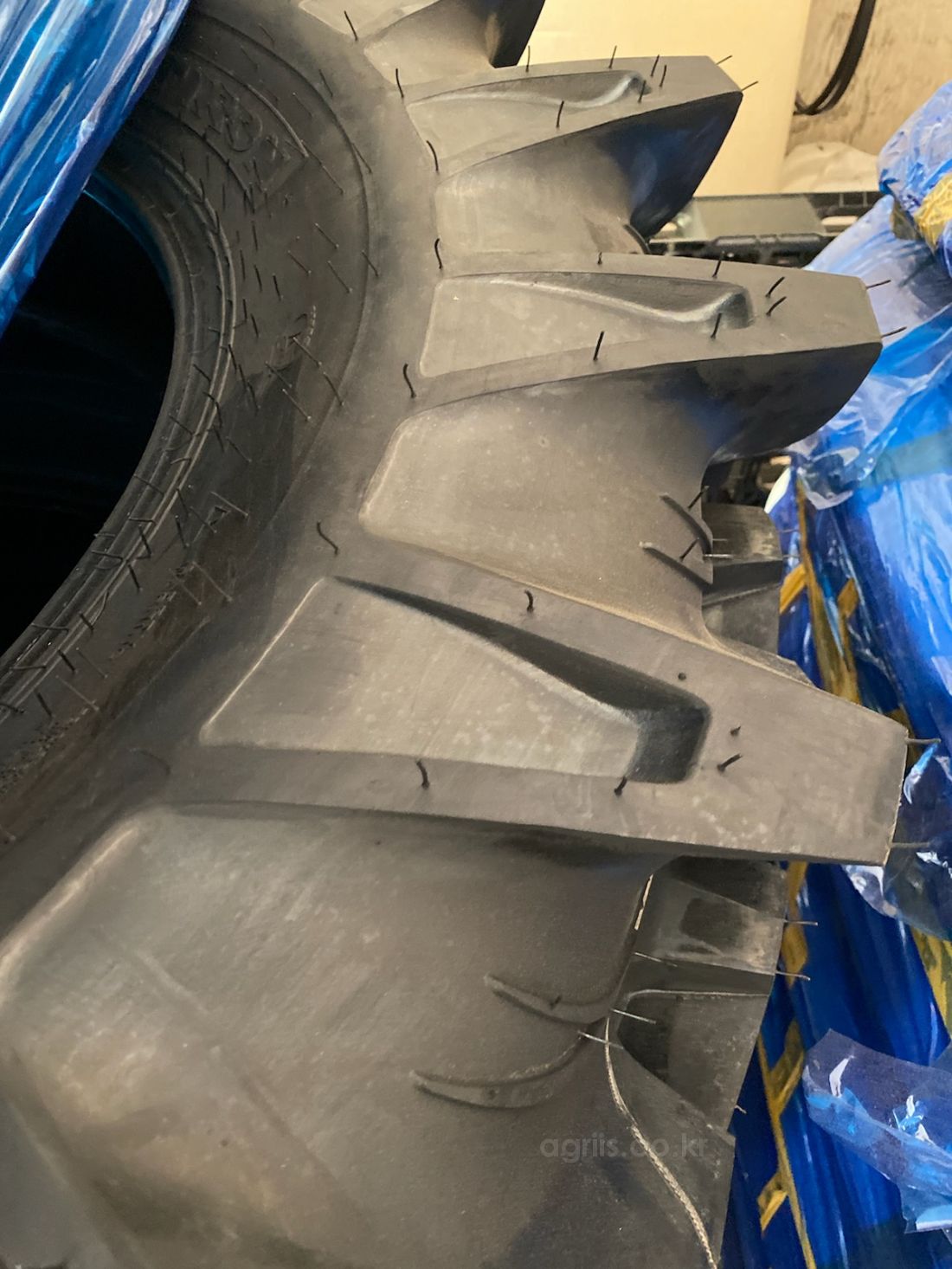 흥아(TIRON) 617신형 트랙터용 타이어 <b>16.9-30</b> 사진2