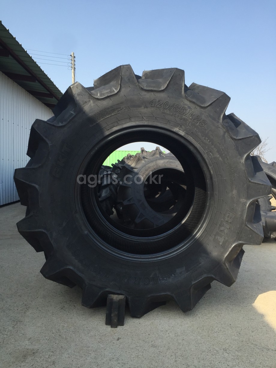 BKT <b>트랙터</b>용 <b>타이어</b> 16.9-28(래디얼높은굽 420/85 R28 R2) 사진2