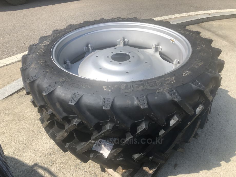 BKT 소폭타이어 11.2-38(270/95R38) 래디얼타이어휠조합 사진 3