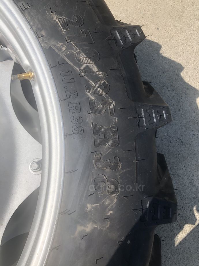 BKT 소폭타이어 11.2-38(270/95R38) 래디얼타이어휠조합 사진 5