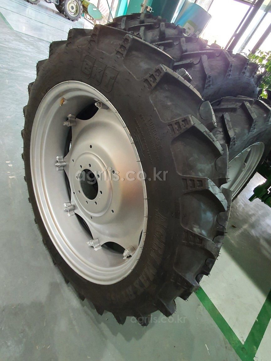 BKT 소폭<b><b>타이어</b></b> 11.2-44(270/95R44) 래디얼<b><b>타이어</b></b><b>휠</b>조합 사진2