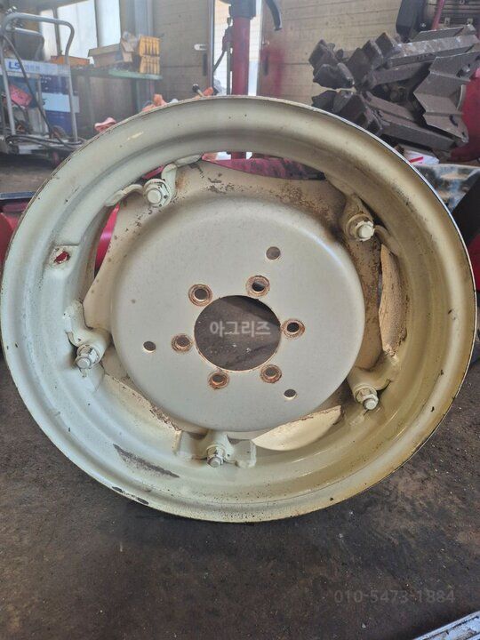 LS Tractor LT550D (55hp) 앞Tire림Assy(우)