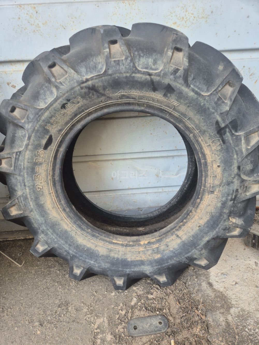 LS Tractor XR4155 (55.7hp)