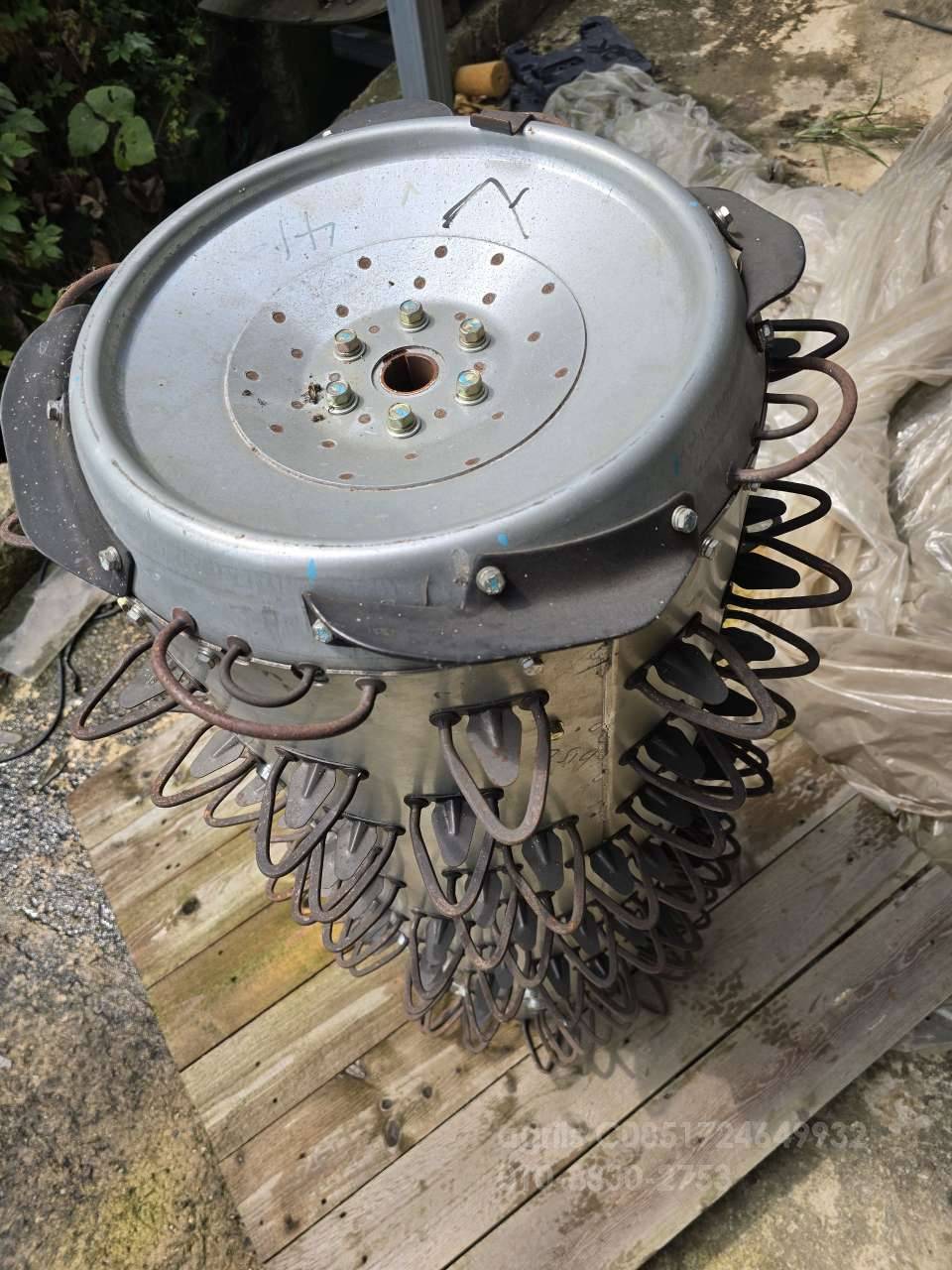 Kukje Combine Harvester KC105 KC1200 KC6130 (6Rows) 뒤우측면