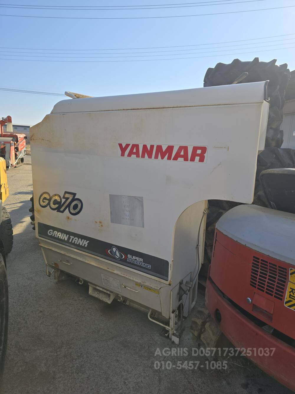 얀마 콤바인 000 (5조식) 뒤우측면