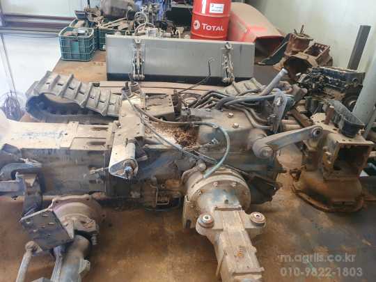 NewHolland Tractor L65 (65hp) 앞Axle  Transmission 등등 
