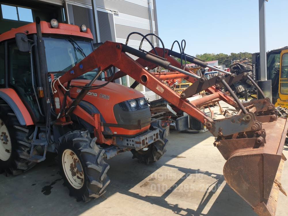 Daedong Tractor D581 (58hp)