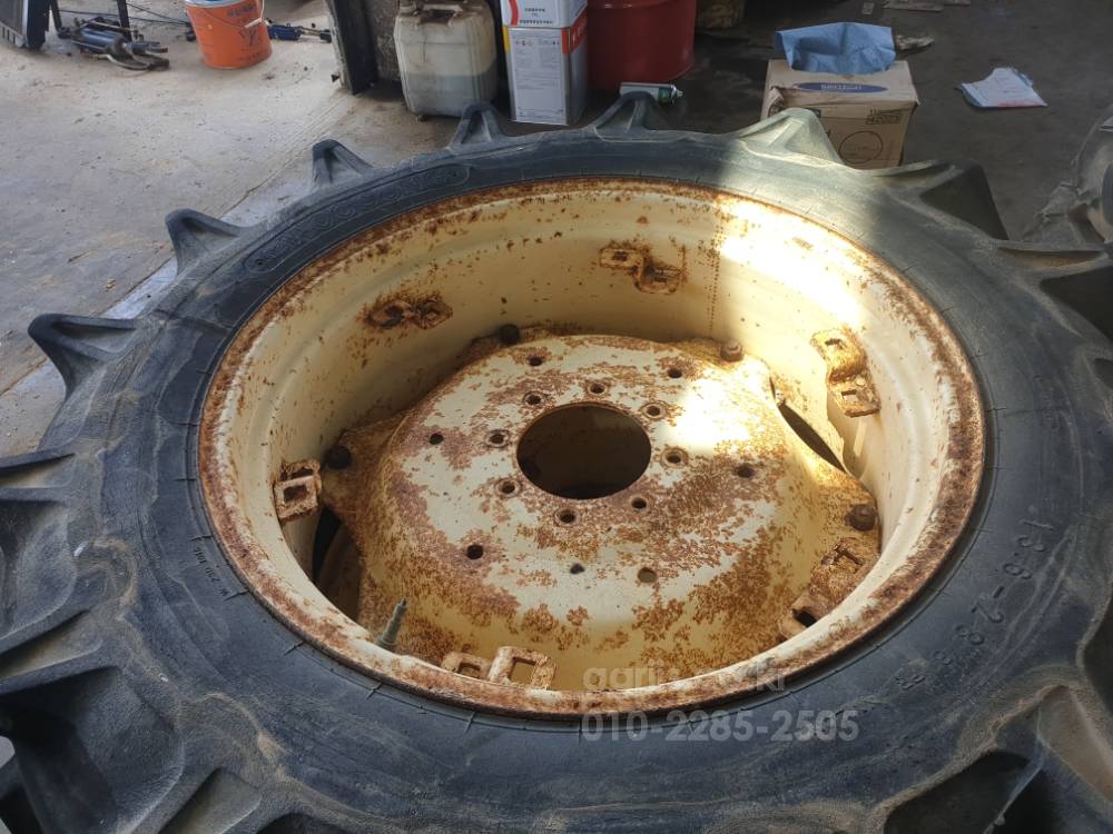  휠타이어 휠타이어 