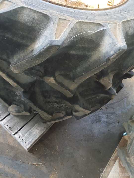 국제 휠타이어 휠타이어 13.6-26