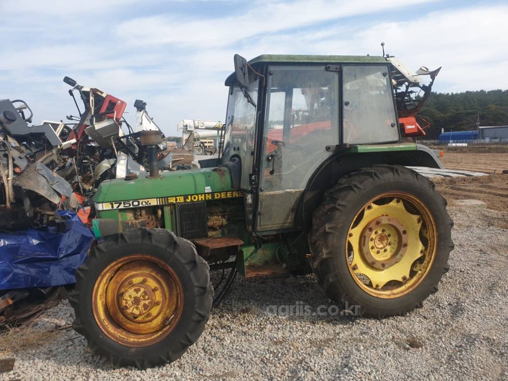 JohnDeere Tractor 1750 (53hp)