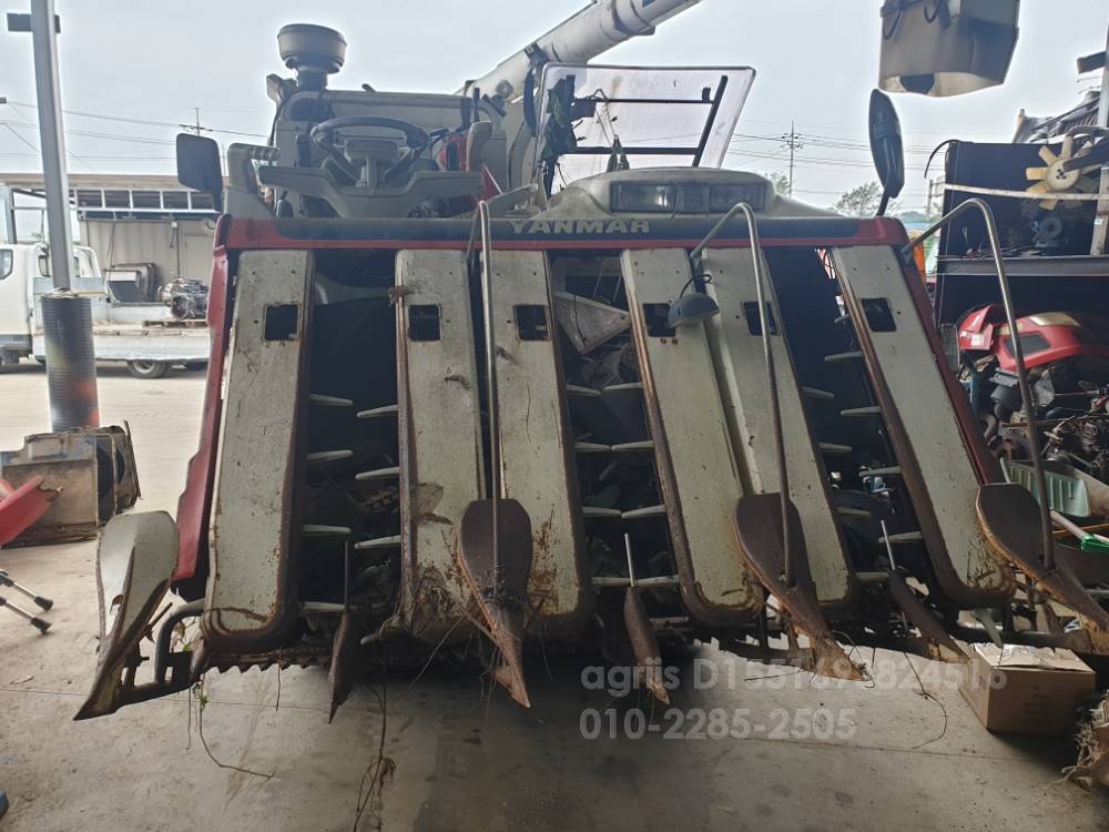 Yanmar Combine Harvester AW695K (6Rows)
