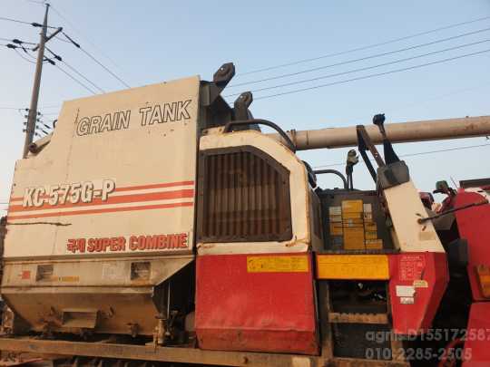 국제 콤바인 KC575 (4조식) 앞좌측면