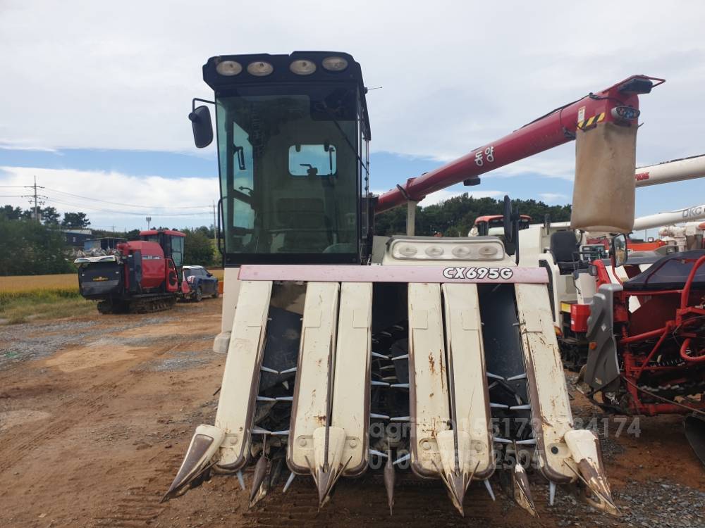 TYM 콤바인 CX695 (6조식) 뒤우측면