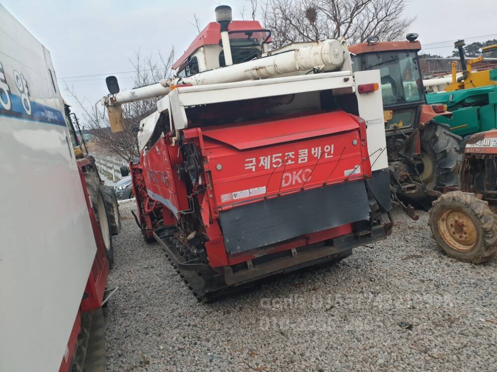 국제 콤바인 DKC865 (5조식) 뒤우측면