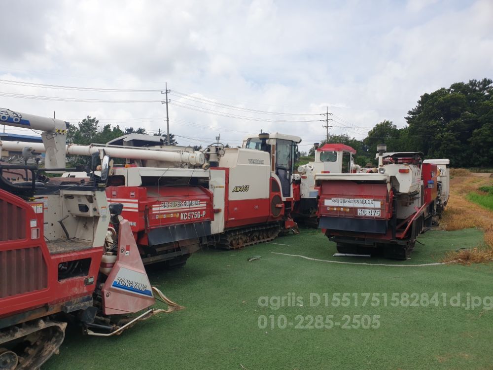 TYM 콤바인 HU6500 (4조식) 뒤우측면