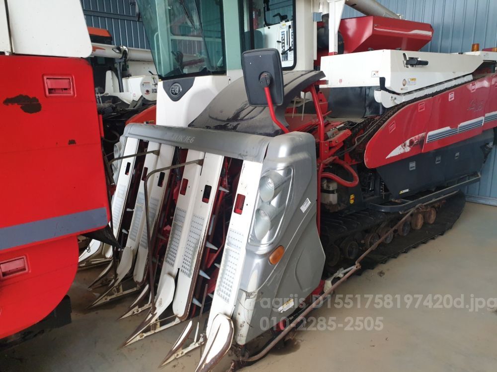 국제 콤바인 KC105CXA (6조식) 뒤우측면