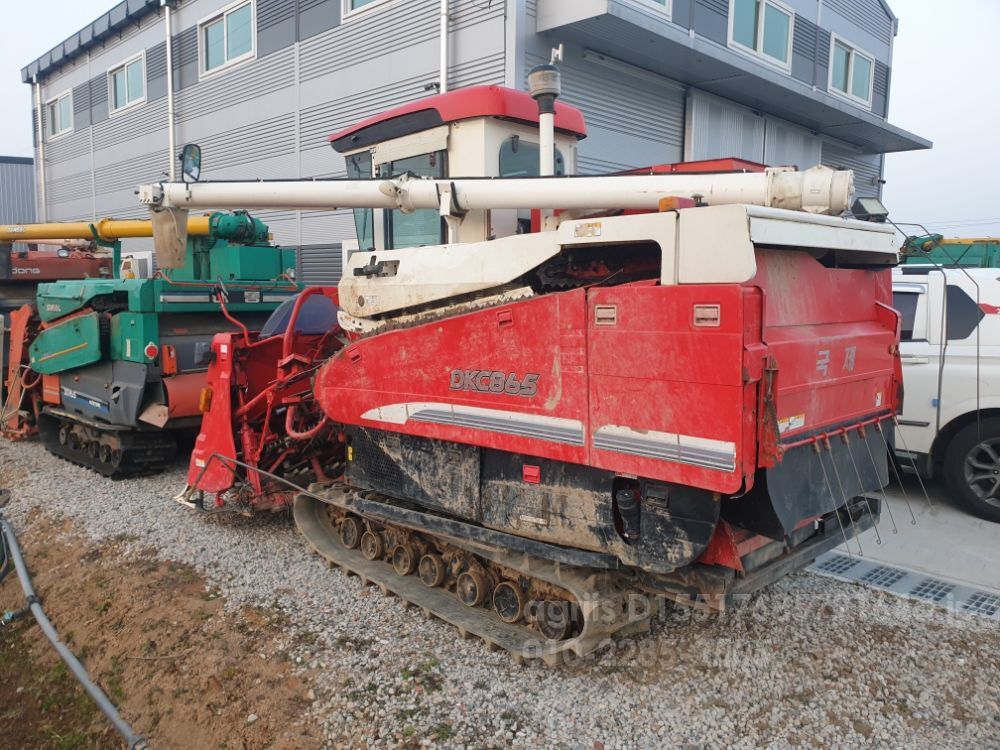 국제 콤바인 DKC865 (5조식) 뒤우측면