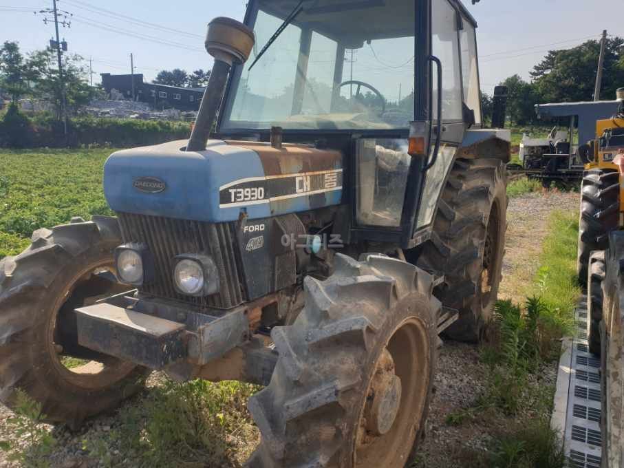  Tractor T3930 
