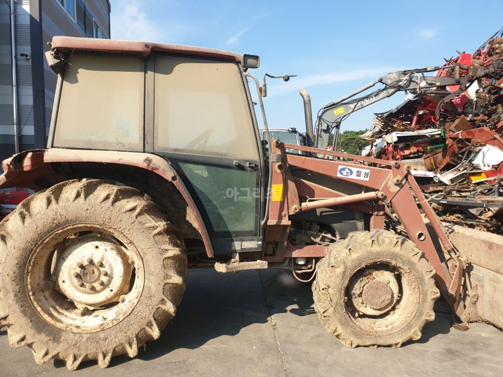 NewHolland Tractor L65 (65hp)