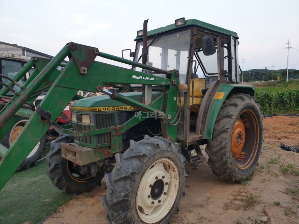 JohnDeere Tractor 5400 (68hp)