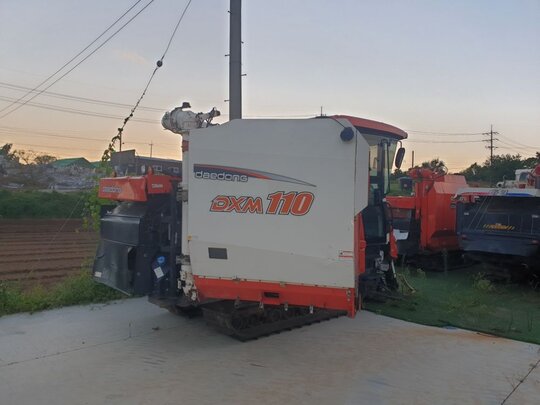 Daedong Combine Harvester DXM110 (6Rows) 앞좌측면