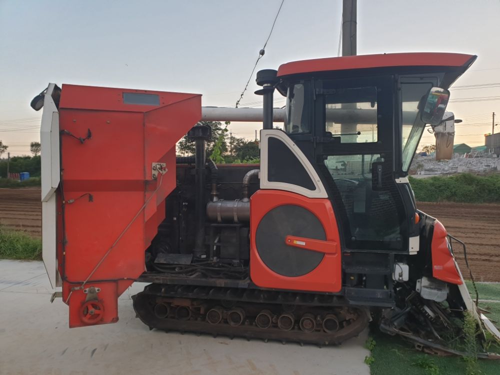 Daedong Combine Harvester DXM110 (6Rows) 뒤우측면
