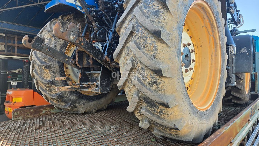 LS Tractor 트랙터  뒤우측면