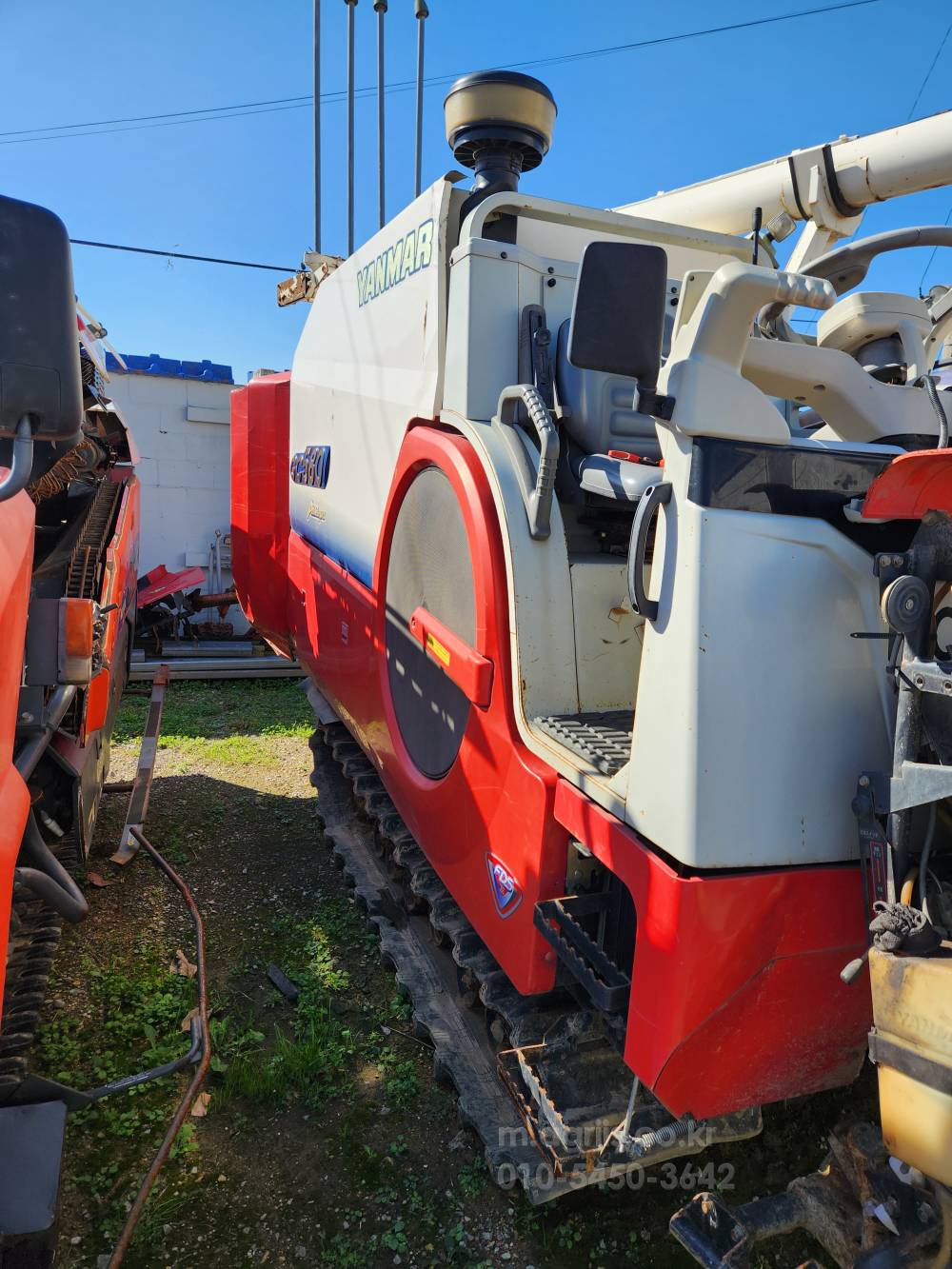 얀마 콤바인 AW580K (5조식) 뒤우측면