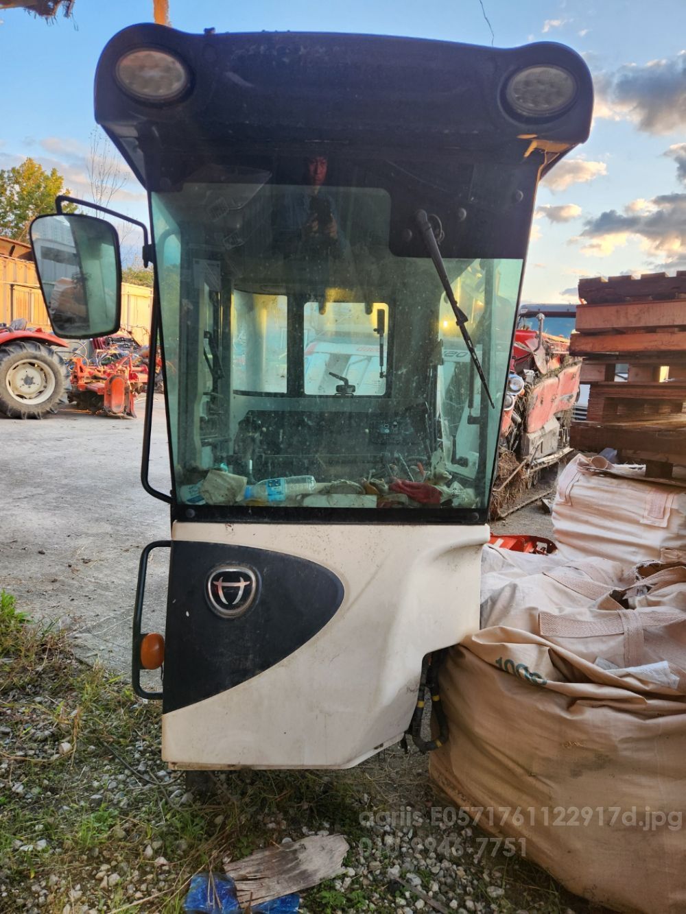 Daedong Combine Harvester DXM110GC (6Rows) 뒤우측면