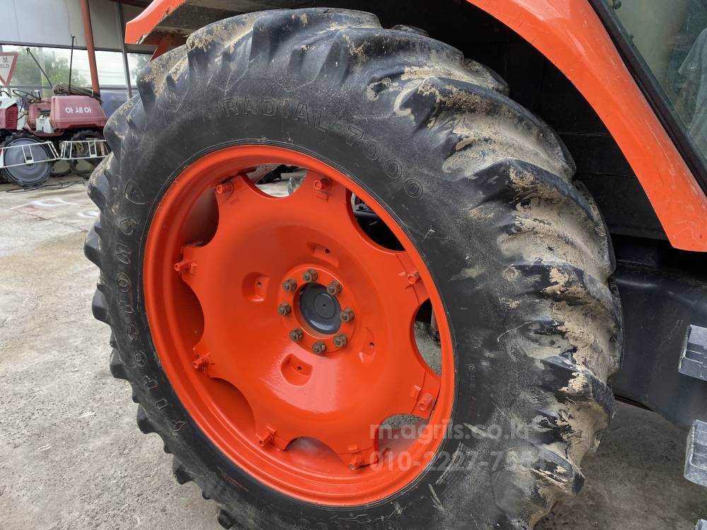 Kubota Tractor M105X (105hp)