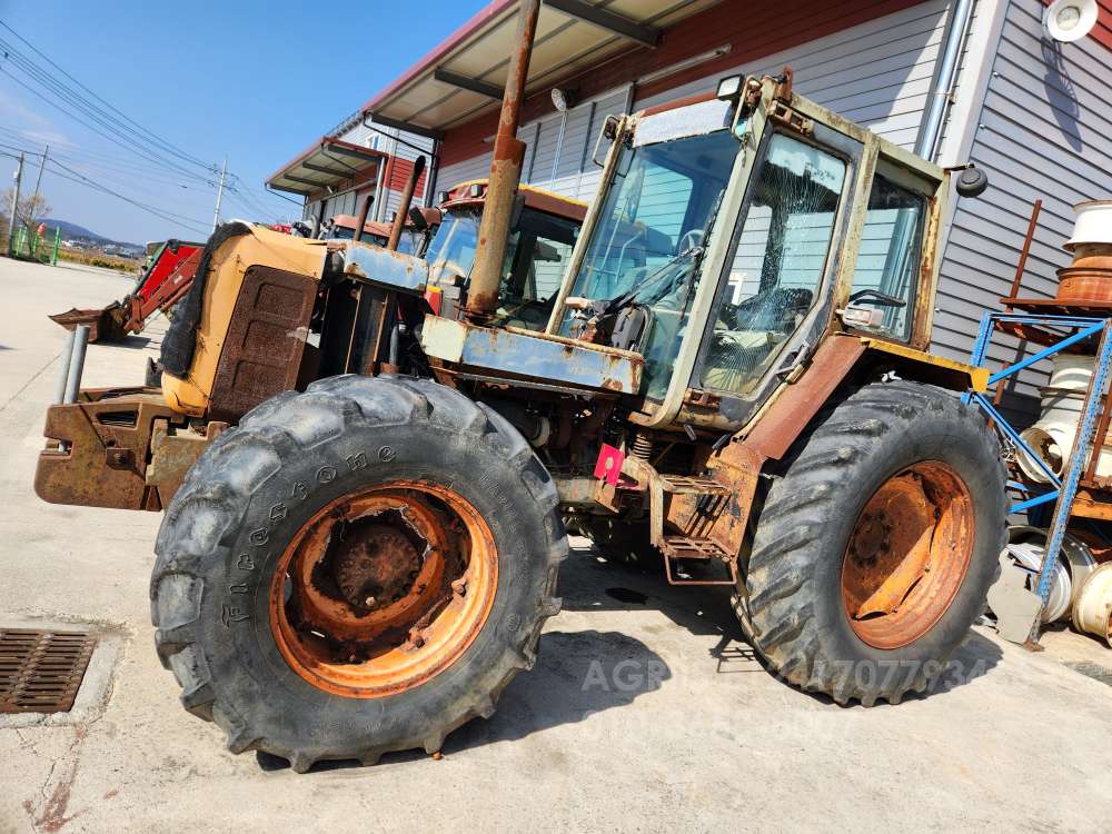  Tractor Renault 133-54 