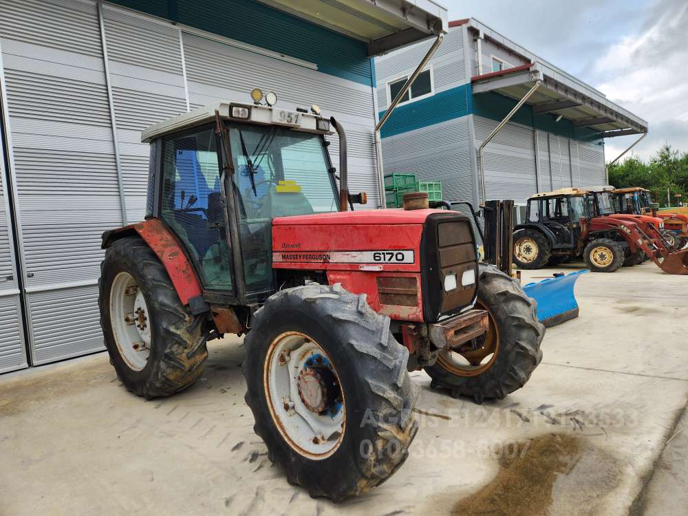 MF Tractor MF6170 