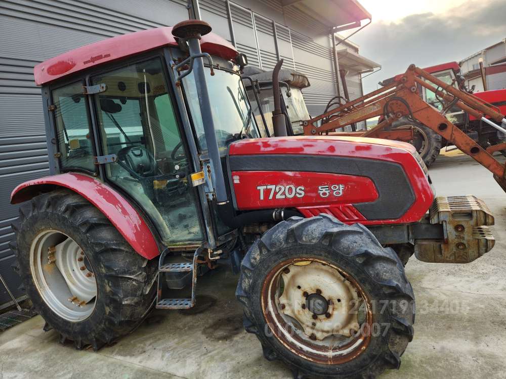 TYM Tractor T720 (72hp)