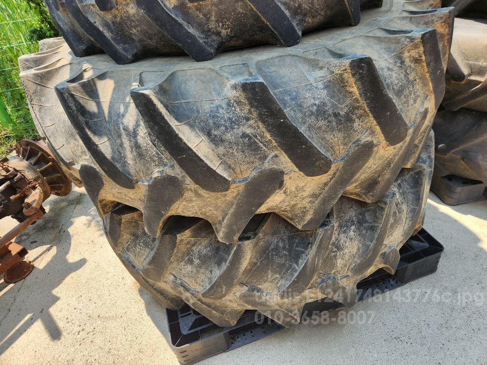 TYM Tractor T720 (72hp)