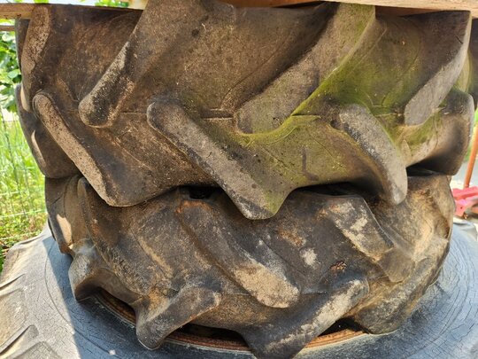 JohnDeere Tractor 5400 (68hp) Tire/WheelAssy12.4-24.2개 사진1