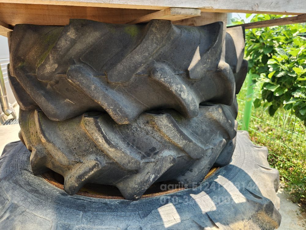 JohnDeere Tractor 5400 (68hp) Tire/WheelAssy12.4-24.2개 사진2
