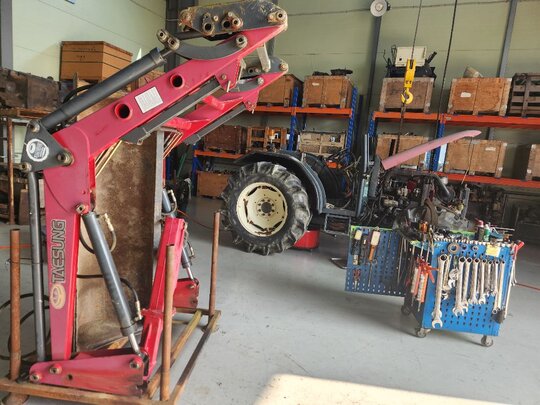 TYM Tractor T550 (55hp) T550 Engine.Transmission.유압.전Axle.Tire.Loader등