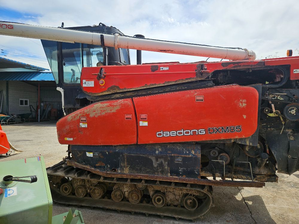 Daedong Combine Harvester () 