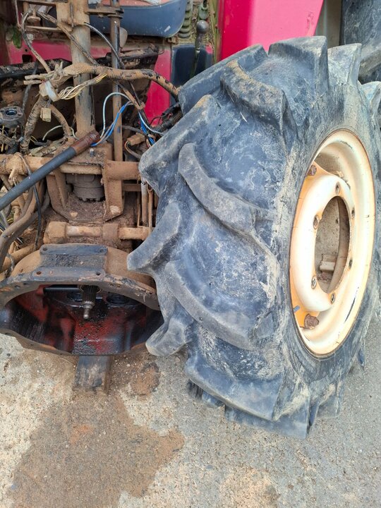 NewHolland Tractor 55-66D (55hp) Tire