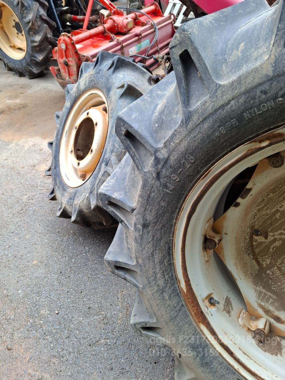 뉴홀랜드 트랙터 55-66D (55마력) 타이어 사진2
