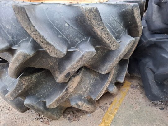 NewHolland Tractor 55-66D (55hp) Tire