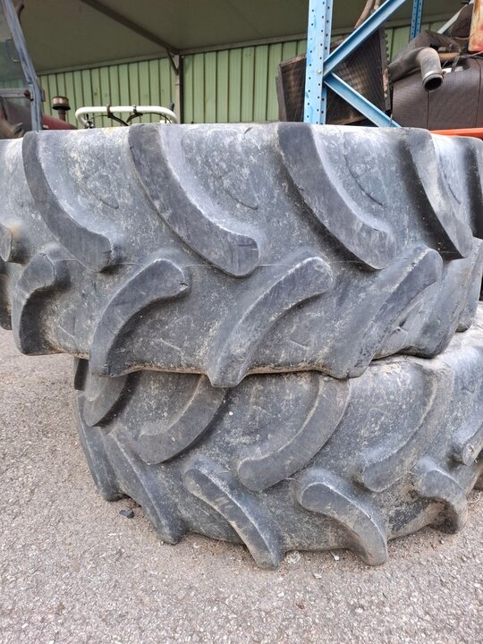 Kubota Tractor M125 (125hp) Tire