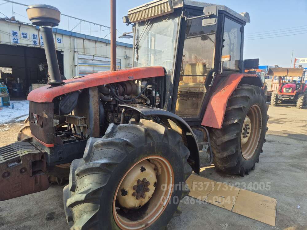 TYM 트랙터 T860 (86마력)