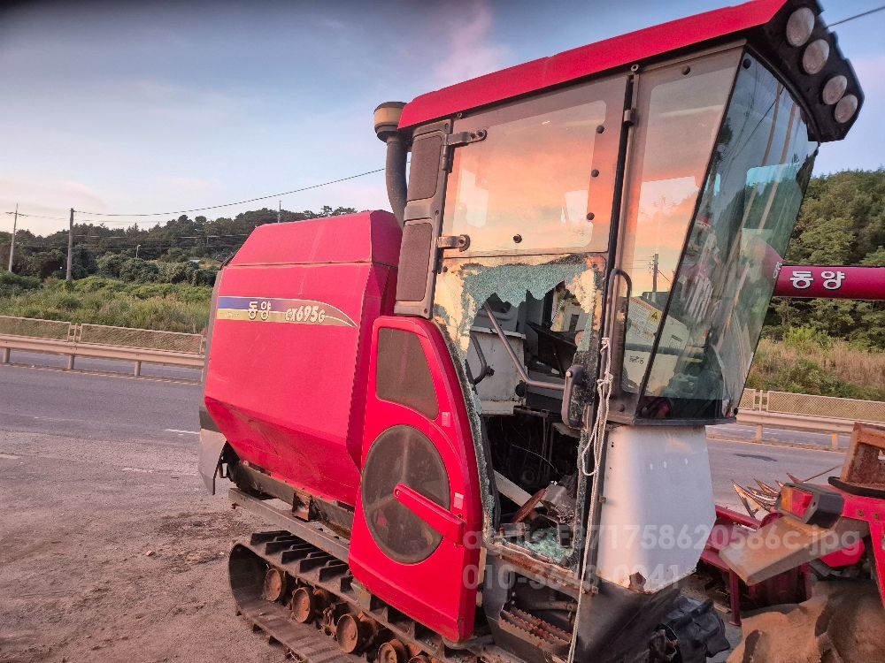 TYM Combine Harvester CF690GCX695CF690GCCX1056 (6Rows)